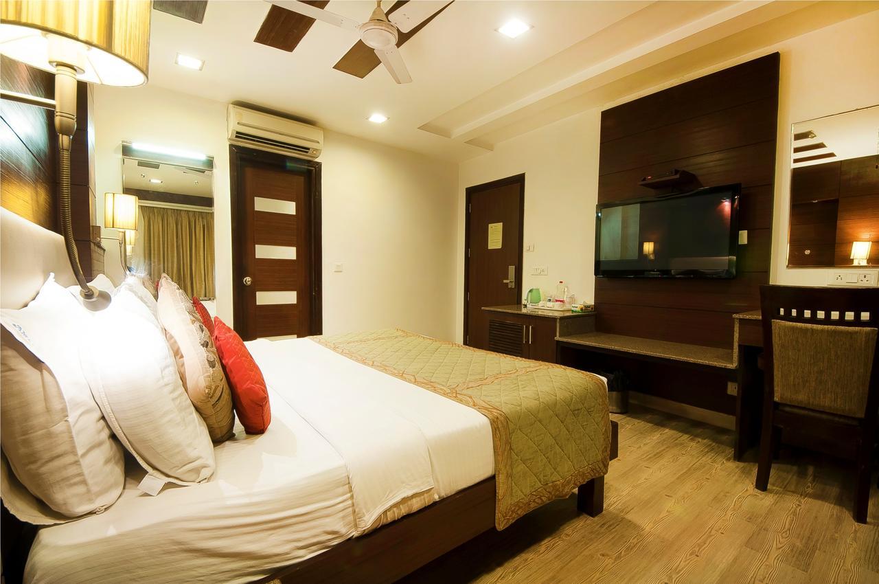Hotel Amaltas International - Delhi-16 New Delhi Buitenkant foto