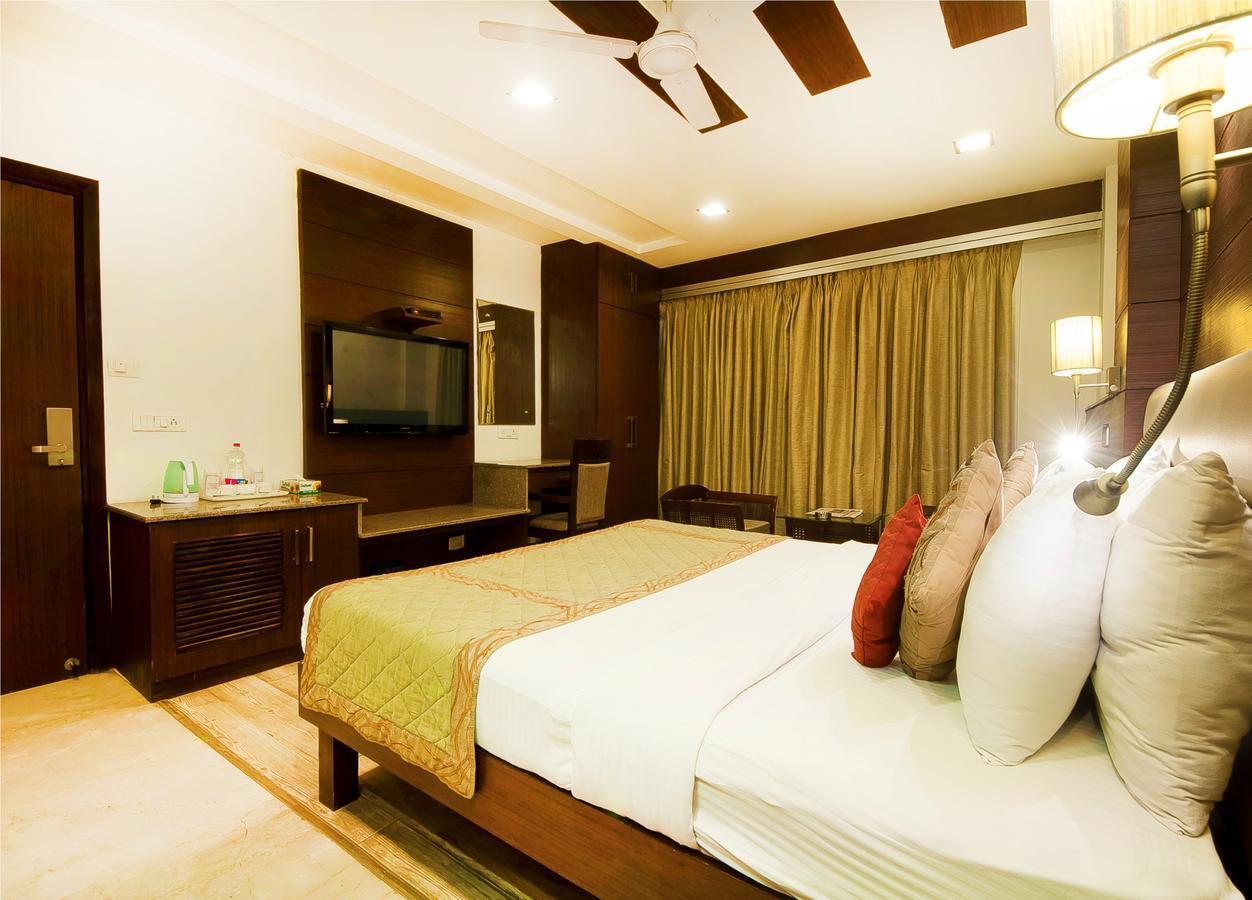 Hotel Amaltas International - Delhi-16 New Delhi Buitenkant foto