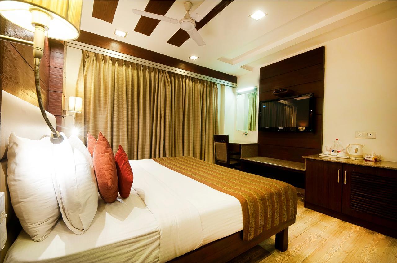 Hotel Amaltas International - Delhi-16 New Delhi Buitenkant foto