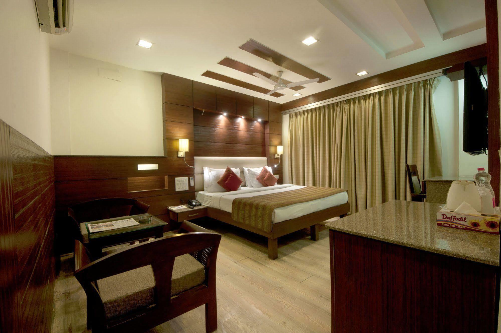 Hotel Amaltas International - Delhi-16 New Delhi Buitenkant foto