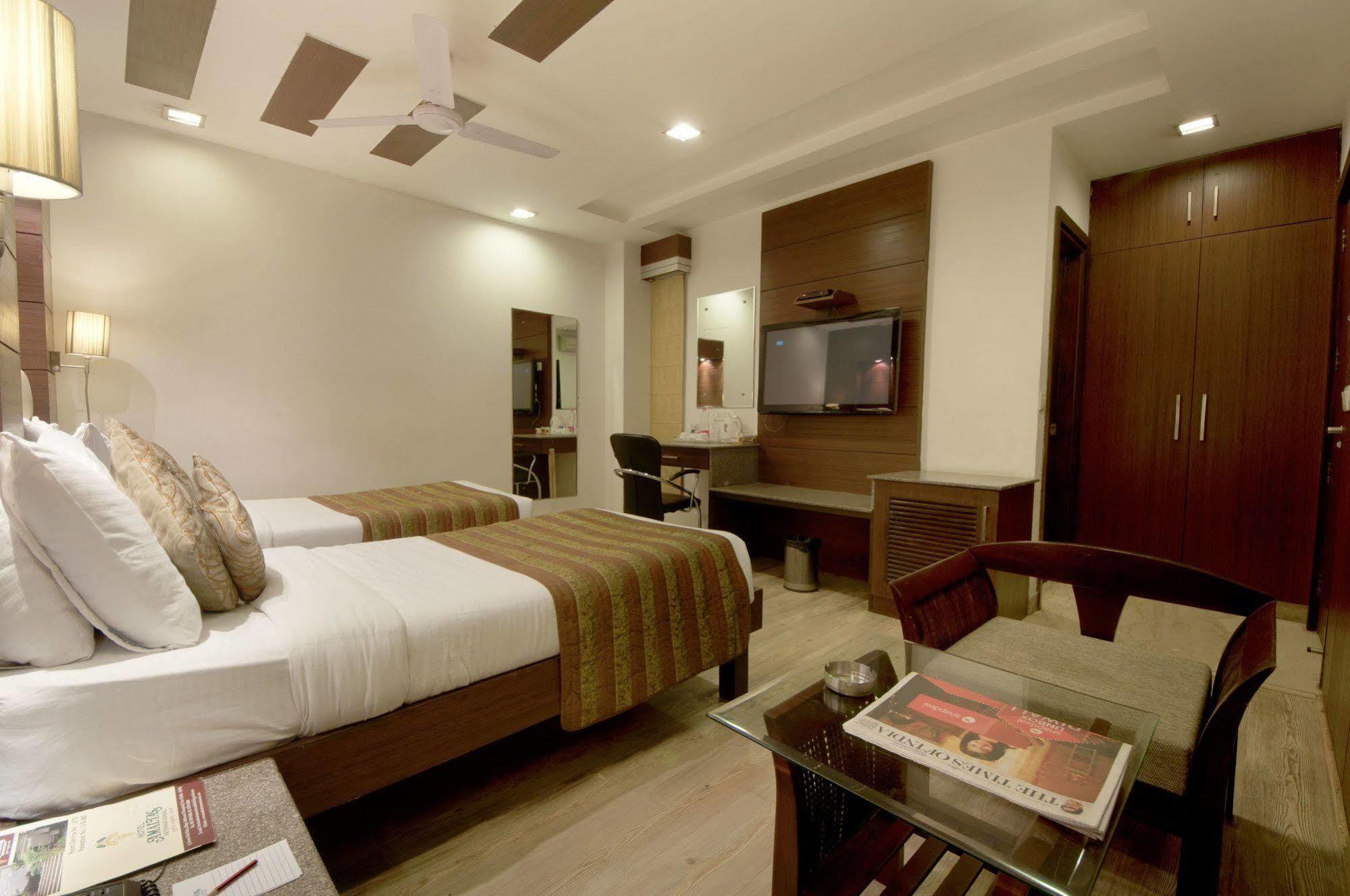 Hotel Amaltas International - Delhi-16 New Delhi Buitenkant foto