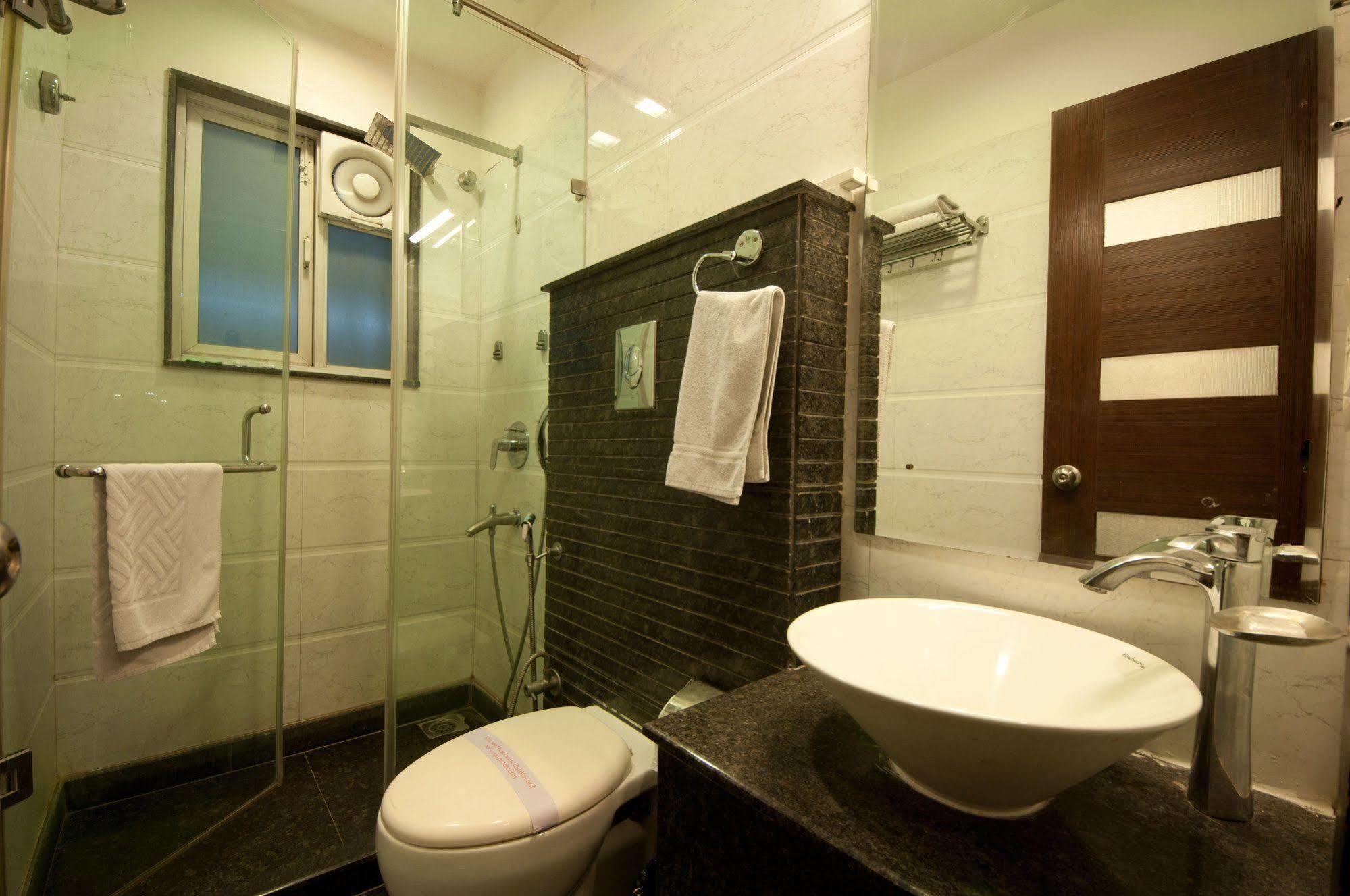 Hotel Amaltas International - Delhi-16 New Delhi Buitenkant foto