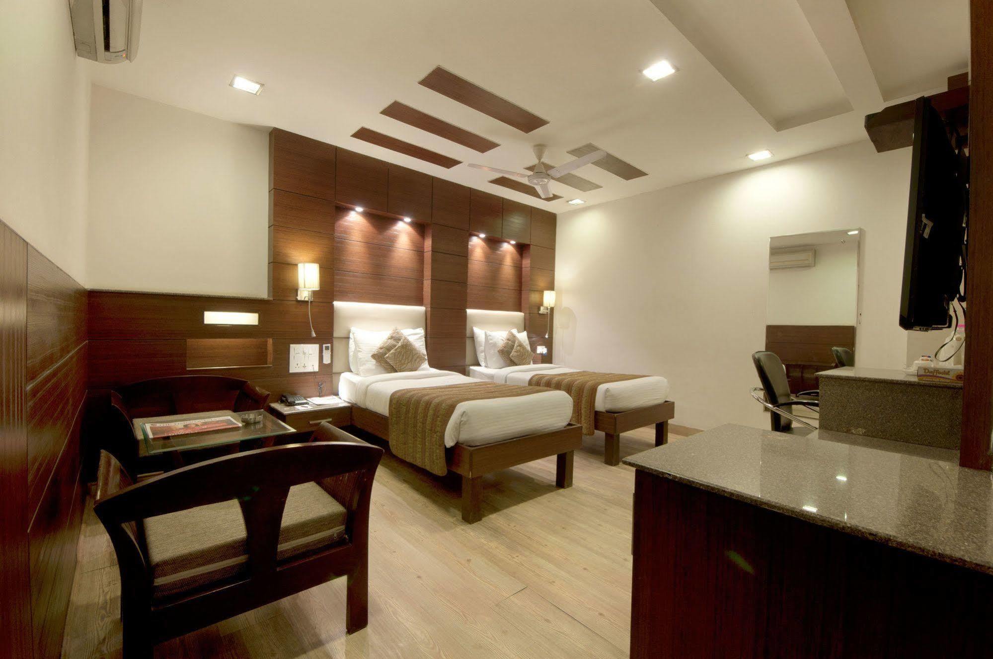 Hotel Amaltas International - Delhi-16 New Delhi Buitenkant foto