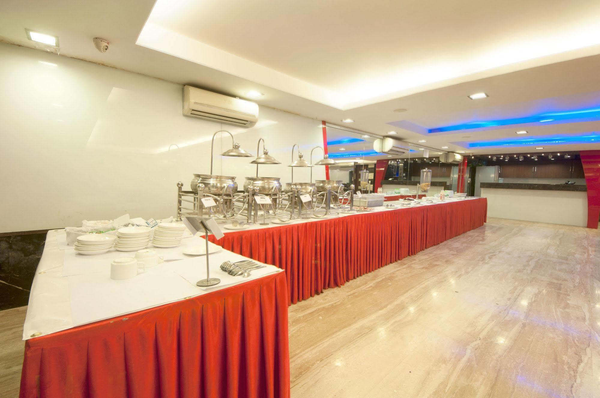 Hotel Amaltas International - Delhi-16 New Delhi Buitenkant foto