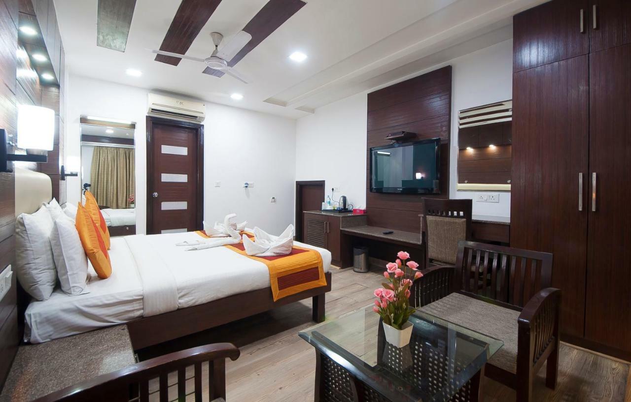 Hotel Amaltas International - Delhi-16 New Delhi Buitenkant foto