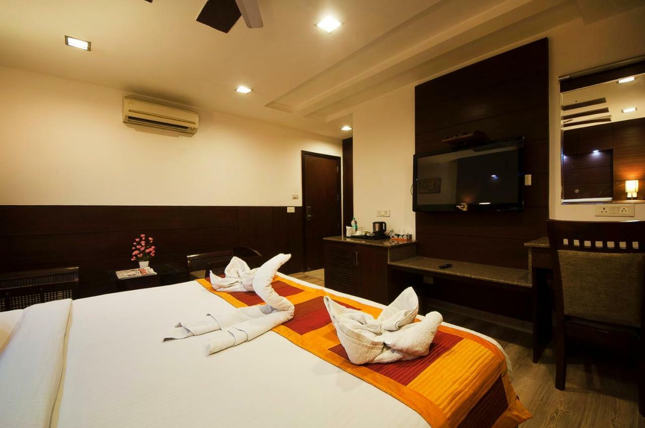 Hotel Amaltas International - Delhi-16 New Delhi Buitenkant foto