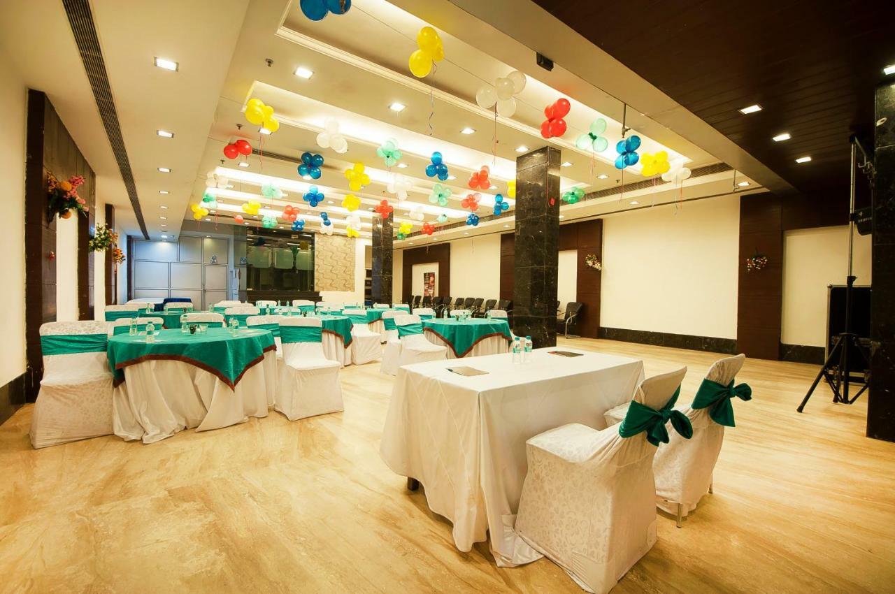 Hotel Amaltas International - Delhi-16 New Delhi Buitenkant foto