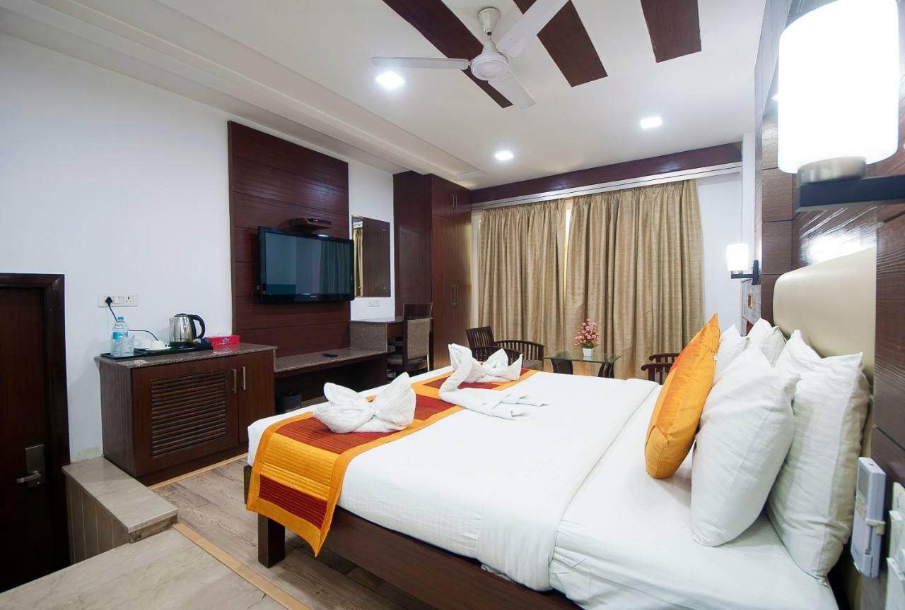 Hotel Amaltas International - Delhi-16 New Delhi Buitenkant foto